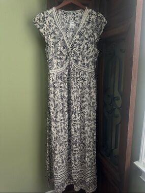 Nostalgia Cream Maxi Dress with Black Floral Print-Large